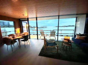Waterfront apartment with panoramic sea view